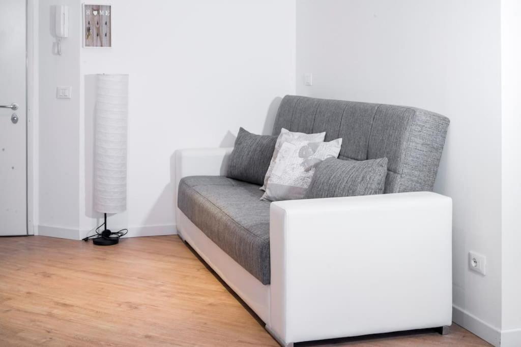 B&B Gocciadoro 26 Nuovo, Climatizzato, Zona Ospedale, Posto Auto 特伦托 外观 照片